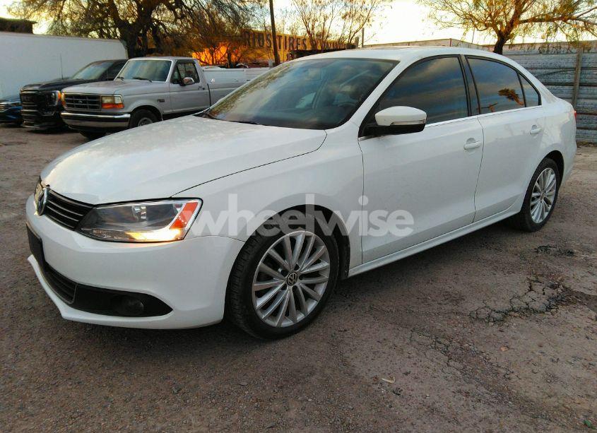 Photo 2 of 2014 Volkswagen Jetta 2.0L TDI (VIN 3VWLL7AJ9EM337000)