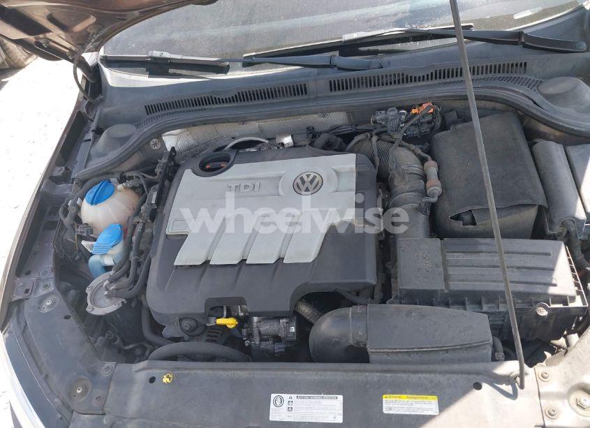 Photo 10 of 2014 Volkswagen Jetta 2.0L TDI (VIN 3VWLL7AJ9EM376153)