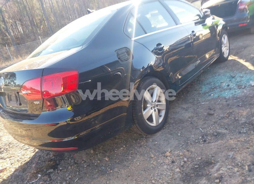 Photo 4 of 2014 Volkswagen Jetta 2.0L TDI (VIN 3VWLL7AJ9EM429014)