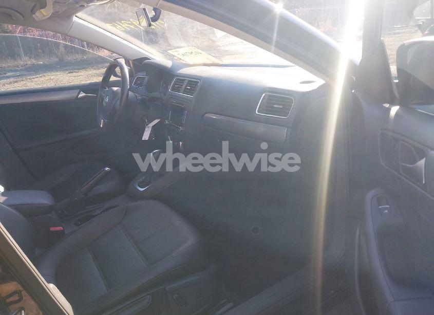 Photo 5 of 2014 Volkswagen Jetta 2.0L TDI (VIN 3VWLL7AJ9EM429014)