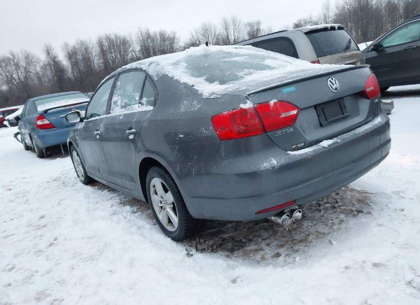 Photo 3 of 2011 Volkswagen Jetta 2.0L TDI (VIN 3VWLL7AJXBM097645)