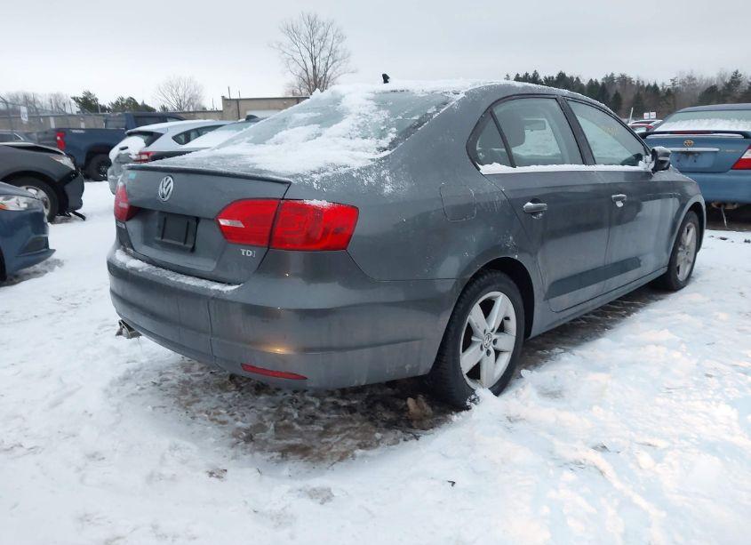 Photo 4 of 2011 Volkswagen Jetta 2.0L TDI (VIN 3VWLL7AJXBM097645)