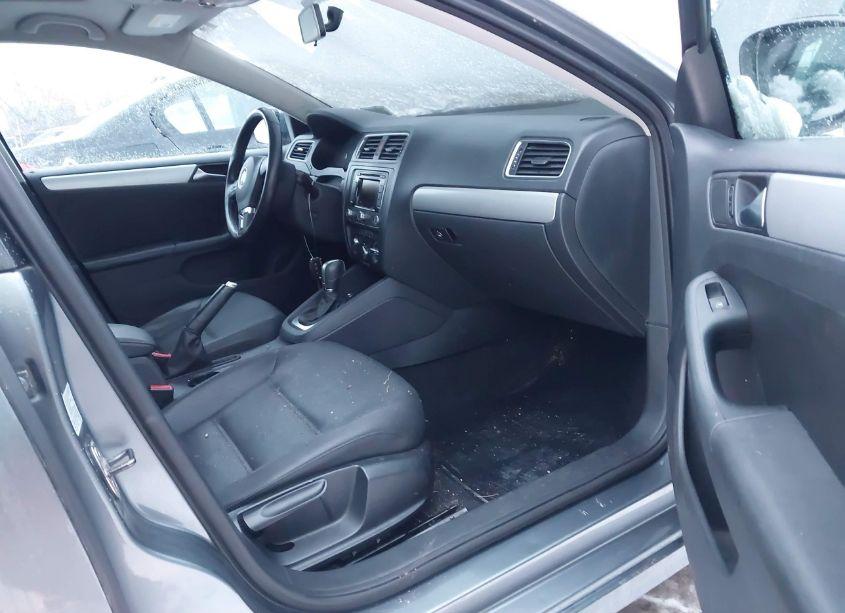 Photo 5 of 2011 Volkswagen Jetta 2.0L TDI (VIN 3VWLL7AJXBM097645)