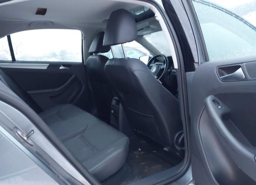 Photo 8 of 2011 Volkswagen Jetta 2.0L TDI (VIN 3VWLL7AJXBM097645)