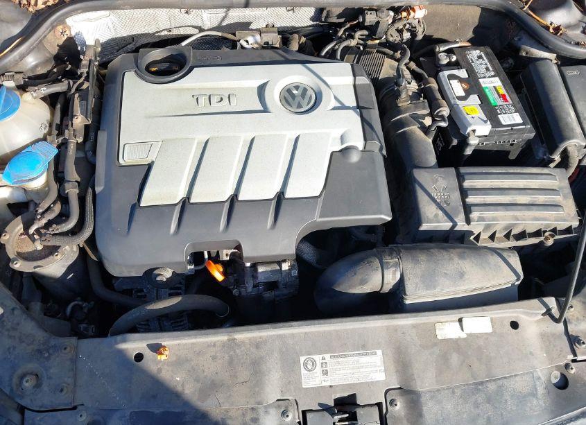 Photo 10 of 2012 Volkswagen Jetta 2.0L TDI (VIN 3VWLL7AJXCM033820)