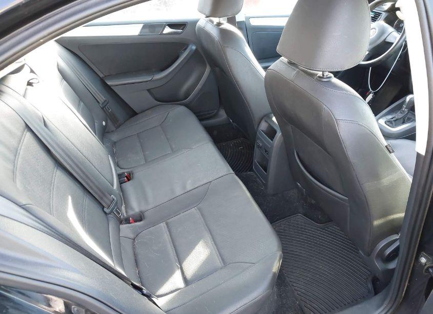 Photo 8 of 2012 Volkswagen Jetta 2.0L TDI (VIN 3VWLL7AJXCM033820)