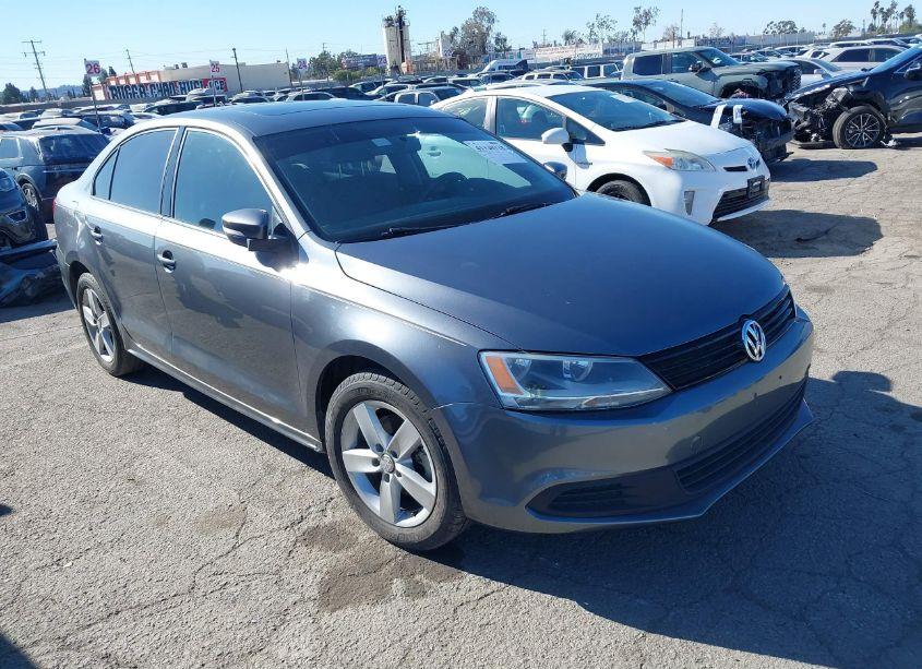 2012 Volkswagen Jetta 2.0L TDI (VIN 3VWLL7AJXCM386154) main photo