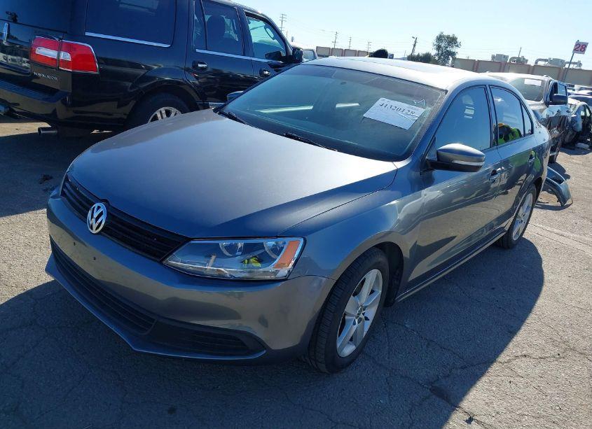 Photo 2 of 2012 Volkswagen Jetta 2.0L TDI (VIN 3VWLL7AJXCM386154)