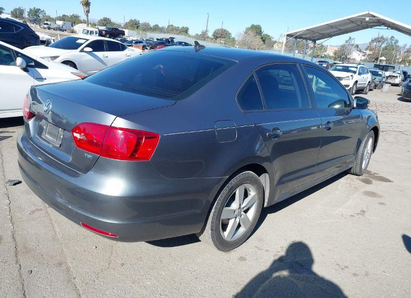 Photo 4 of 2012 Volkswagen Jetta 2.0L TDI (VIN 3VWLL7AJXCM386154)