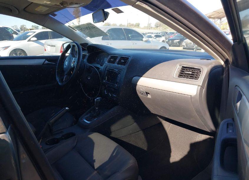 Photo 5 of 2012 Volkswagen Jetta 2.0L TDI (VIN 3VWLL7AJXCM386154)