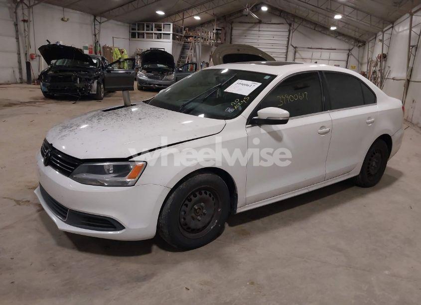 Photo 2 of 2013 Volkswagen Jetta 2.0L TDI (VIN 3VWLL7AJXDM380579)