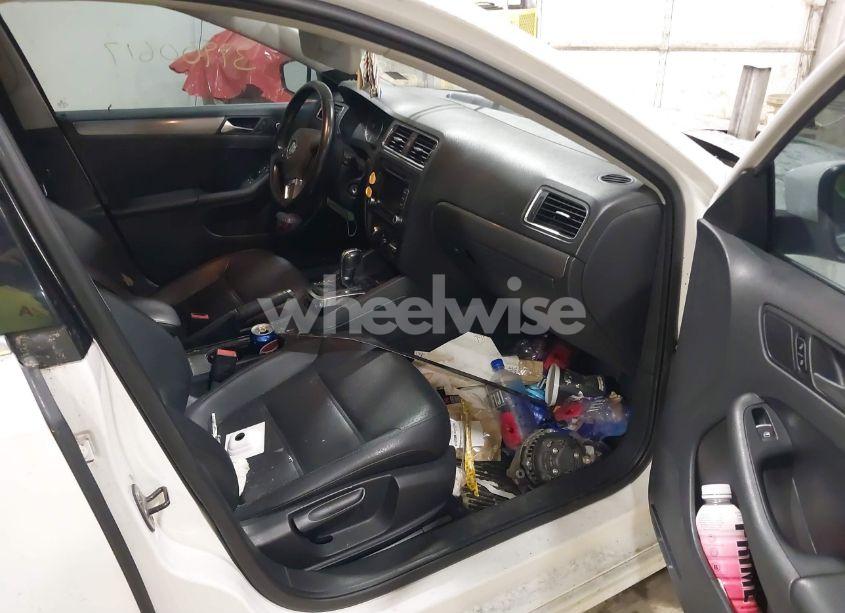 Photo 5 of 2013 Volkswagen Jetta 2.0L TDI (VIN 3VWLL7AJXDM380579)