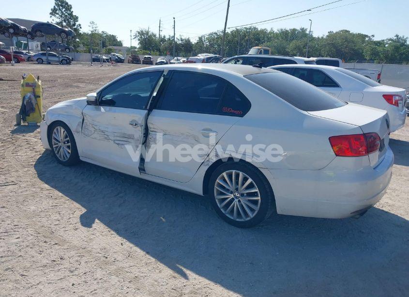 Photo 3 of 2013 Volkswagen Jetta 2.0L TDI (VIN 3VWLL7AJXDM392313)