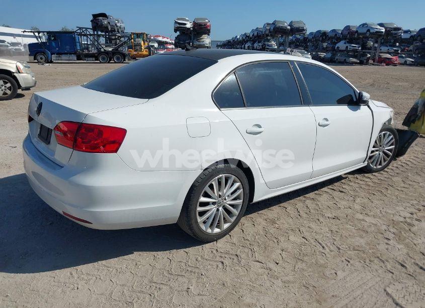 Photo 4 of 2013 Volkswagen Jetta 2.0L TDI (VIN 3VWLL7AJXDM392313)