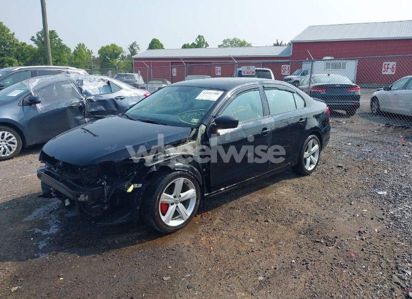 Photo 2 of 2014 Volkswagen Jetta 2.0L TDI VALUE EDITION (VIN 3VWLL7AJXEM330928)