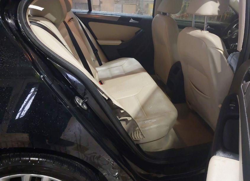 Photo 8 of 2014 Volkswagen Jetta 2.0L TDI (VIN 3VWLL7AJXEM331058)