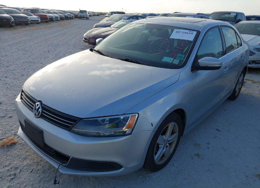 Photo 2 of 2014 Volkswagen Jetta 2.0L TDI (VIN 3VWLL7AJXEM361189)
