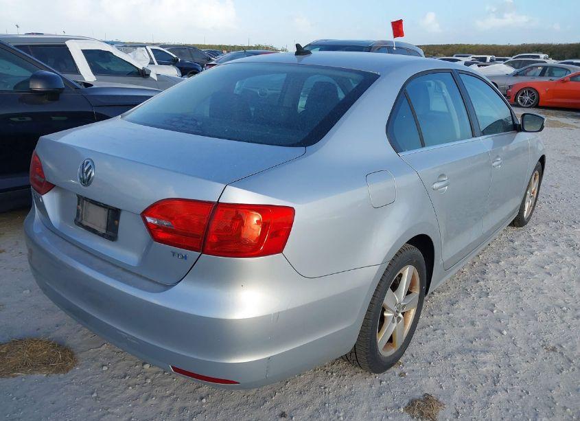 Photo 4 of 2014 Volkswagen Jetta 2.0L TDI (VIN 3VWLL7AJXEM361189)