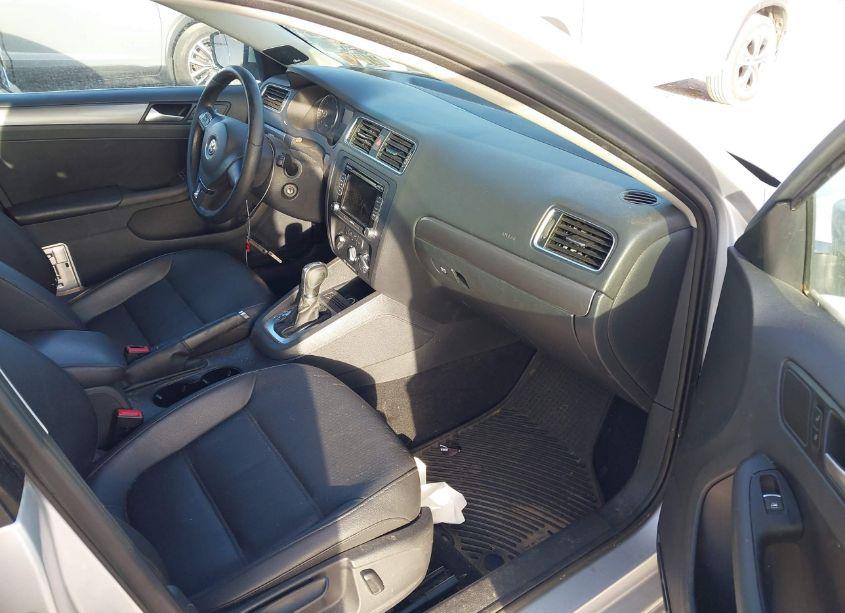 Photo 5 of 2014 Volkswagen Jetta 2.0L TDI (VIN 3VWLL7AJXEM361189)