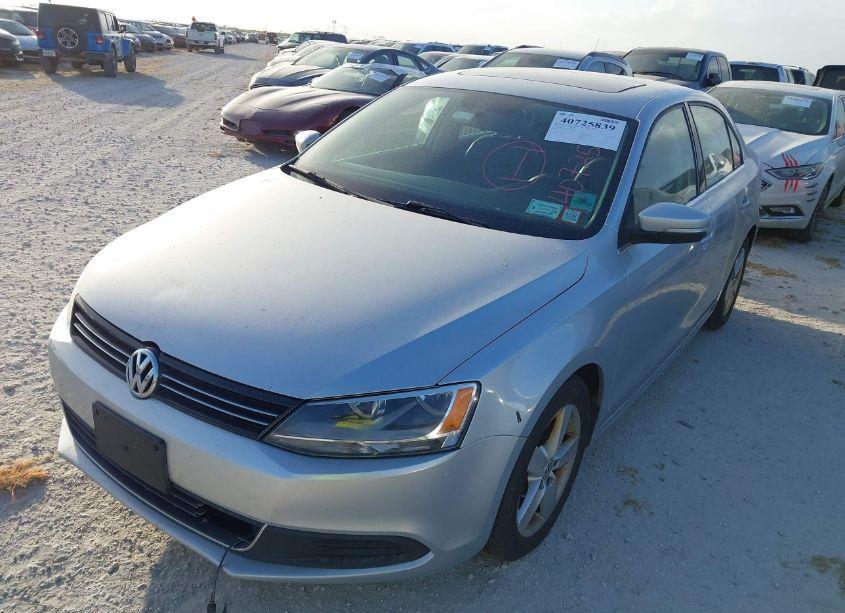 Photo 6 of 2014 Volkswagen Jetta 2.0L TDI (VIN 3VWLL7AJXEM361189)