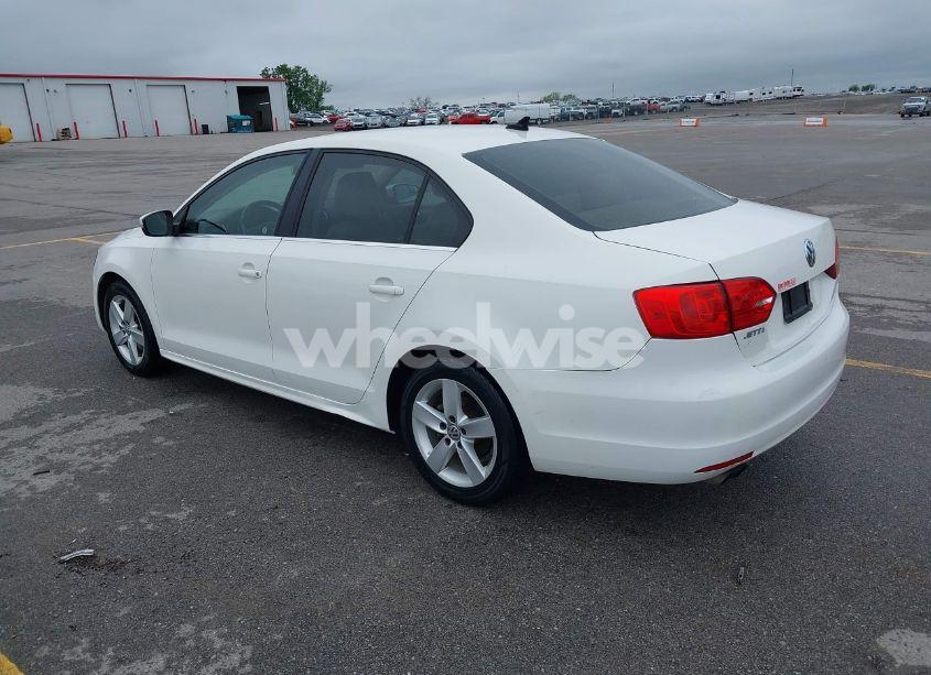 Photo 3 of 2014 Volkswagen Jetta 2.0L TDI (VIN 3VWLL7AJXEM372547)