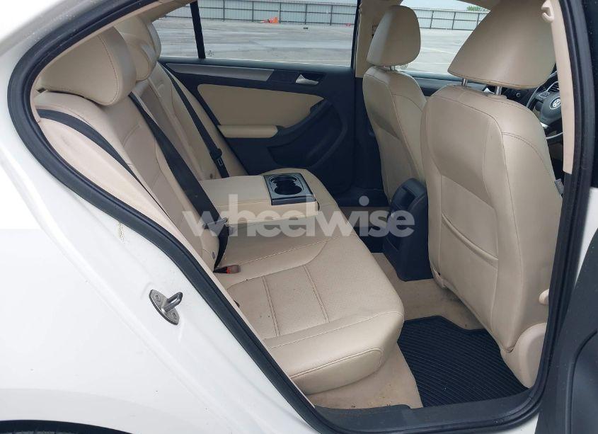 Photo 8 of 2014 Volkswagen Jetta 2.0L TDI (VIN 3VWLL7AJXEM372547)