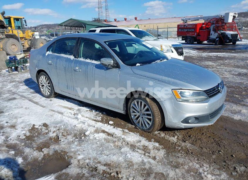 2014 Volkswagen Jetta 2.0L TDI (VIN 3VWLL7AJXEM382611) main photo