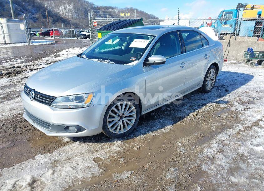 Photo 2 of 2014 Volkswagen Jetta 2.0L TDI (VIN 3VWLL7AJXEM382611)
