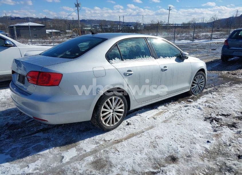 Photo 4 of 2014 Volkswagen Jetta 2.0L TDI (VIN 3VWLL7AJXEM382611)