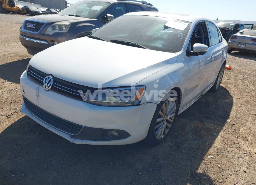 Photo 2 of 2013 Volkswagen Jetta 2.5L SEL (VIN 3VWLP7AJ0DM358790)