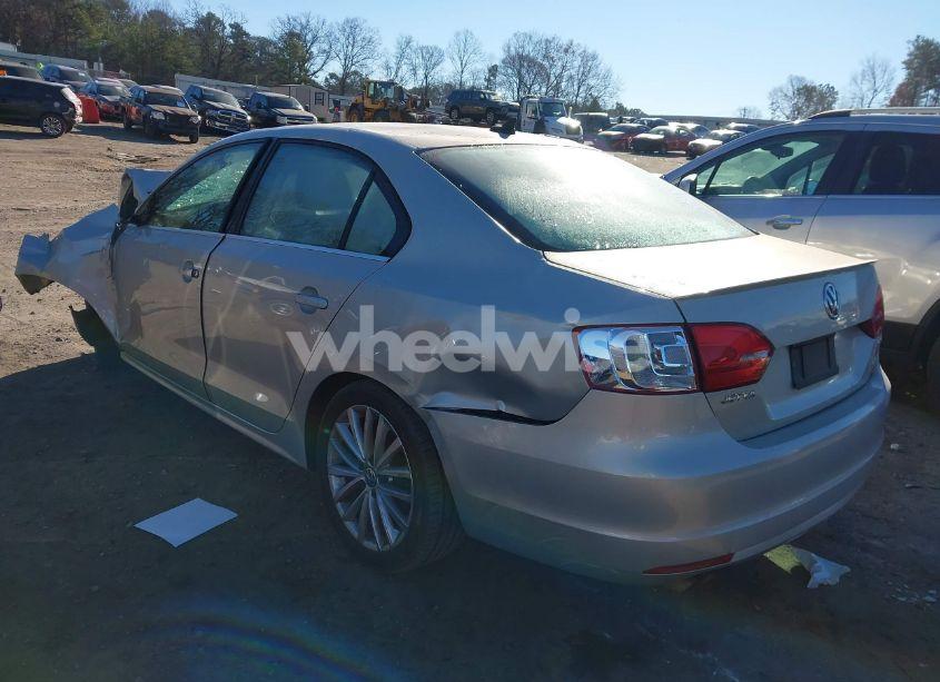 Photo 3 of 2012 Volkswagen Jetta 2.5L SEL (VIN 3VWLP7AJ2CM304745)