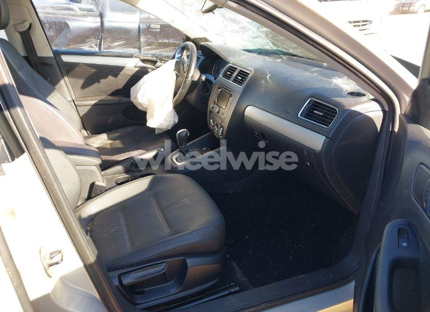 Photo 5 of 2012 Volkswagen Jetta 2.5L SEL (VIN 3VWLP7AJ2CM304745)