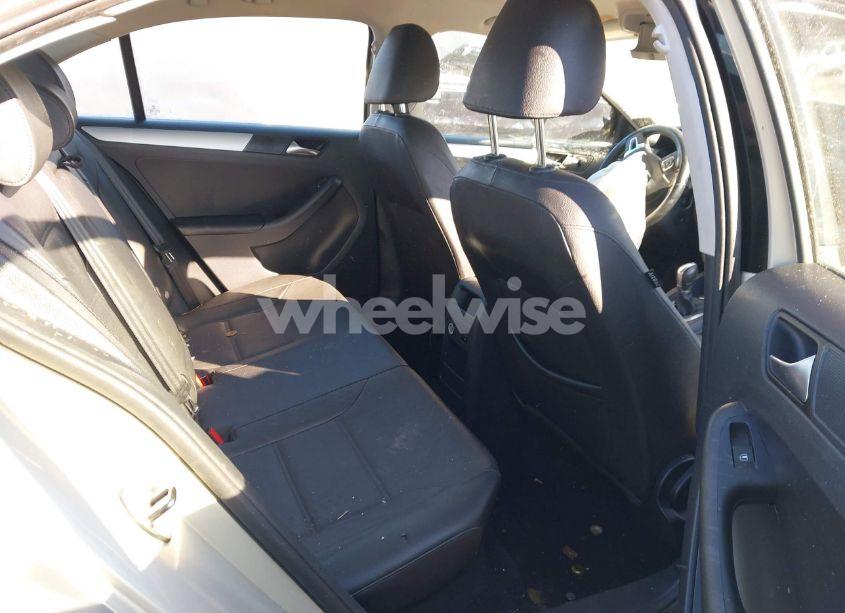Photo 8 of 2012 Volkswagen Jetta 2.5L SEL (VIN 3VWLP7AJ2CM304745)
