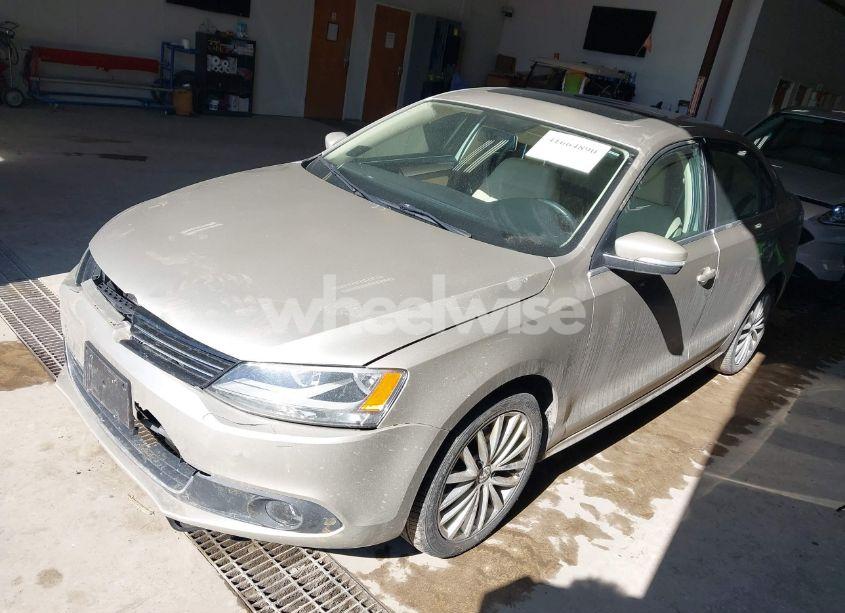 Photo 2 of 2012 Volkswagen Jetta 2.5L SEL (VIN 3VWLP7AJ2CM473972)