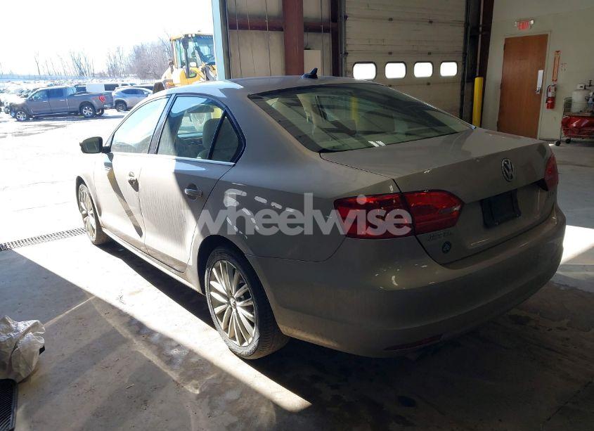 Photo 3 of 2012 Volkswagen Jetta 2.5L SEL (VIN 3VWLP7AJ2CM473972)