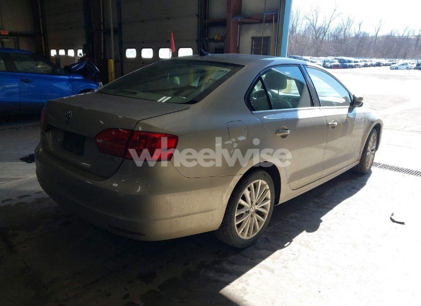 Photo 4 of 2012 Volkswagen Jetta 2.5L SEL (VIN 3VWLP7AJ2CM473972)