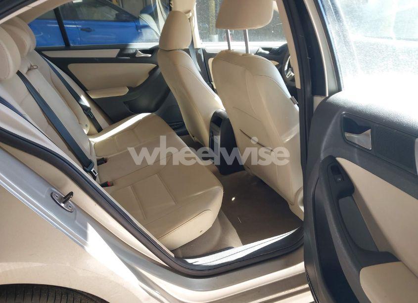 Photo 8 of 2012 Volkswagen Jetta 2.5L SEL (VIN 3VWLP7AJ2CM473972)