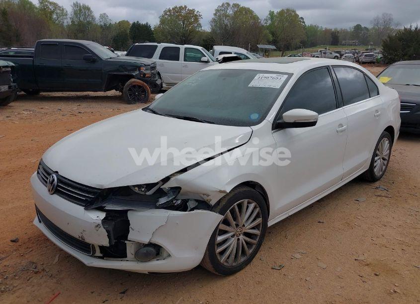 Photo 2 of 2012 Volkswagen Jetta 2.5L SEL (VIN 3VWLP7AJ3CM325796)
