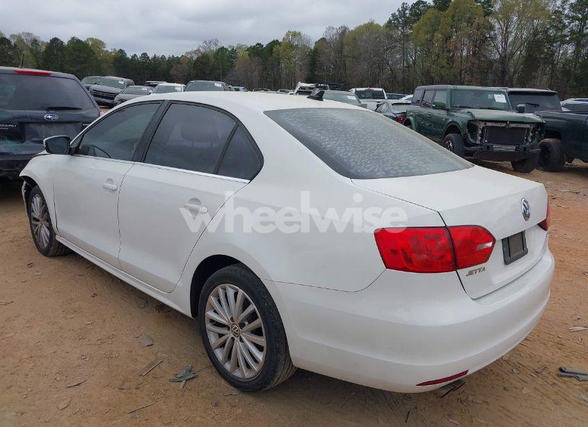 Photo 3 of 2012 Volkswagen Jetta 2.5L SEL (VIN 3VWLP7AJ3CM325796)