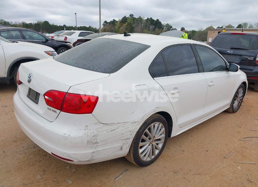 Photo 4 of 2012 Volkswagen Jetta 2.5L SEL (VIN 3VWLP7AJ3CM325796)