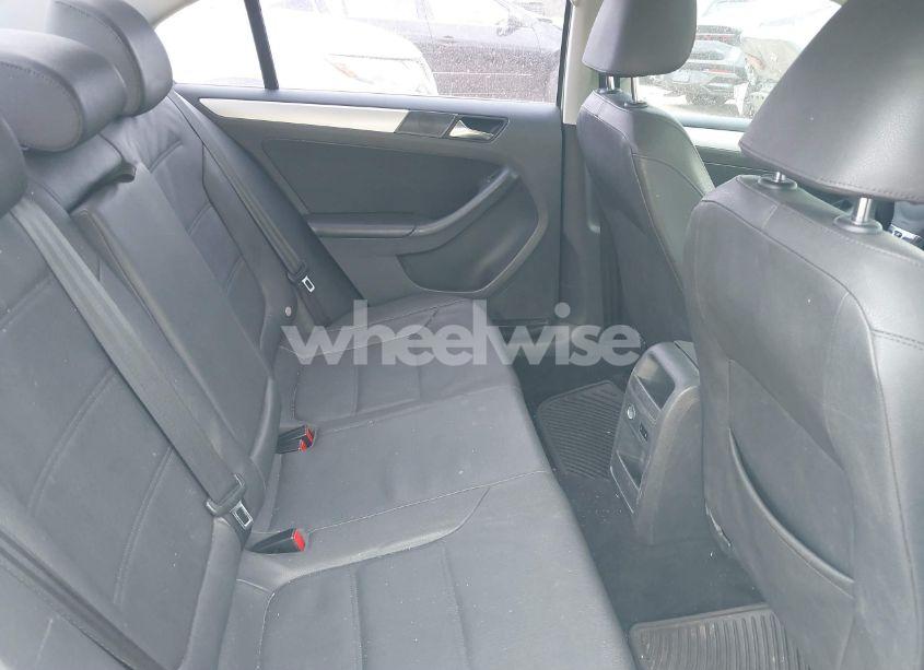 Photo 8 of 2012 Volkswagen Jetta 2.5L SEL (VIN 3VWLP7AJ3CM325796)