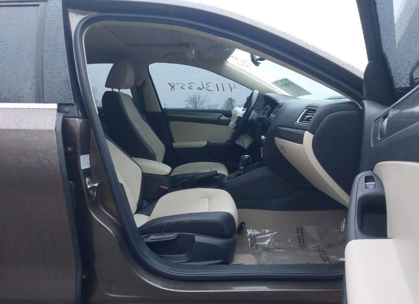 Photo 5 of 2012 Volkswagen Jetta 2.5L SEL PREMIUM (VIN 3VWLP7AJ3CM428152)