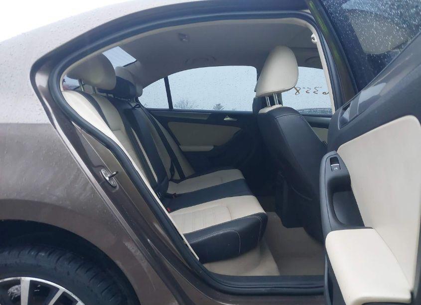 Photo 8 of 2012 Volkswagen Jetta 2.5L SEL PREMIUM (VIN 3VWLP7AJ3CM428152)