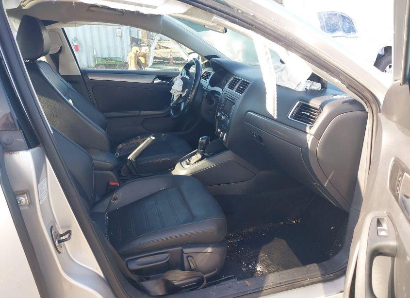 Photo 5 of 2013 Volkswagen Jetta 2.5L SEL (VIN 3VWLP7AJ3DM307039)