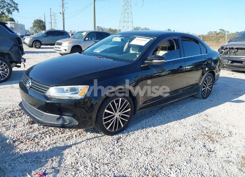 Photo 2 of 2012 Volkswagen Jetta 2.5L SEL PREMIUM (VIN 3VWLP7AJ4CM388583)