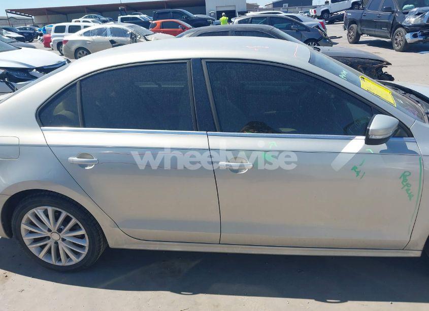 Photo 14 of 2012 Volkswagen Jetta 2.5L SEL (VIN 3VWLP7AJ5CM304612)