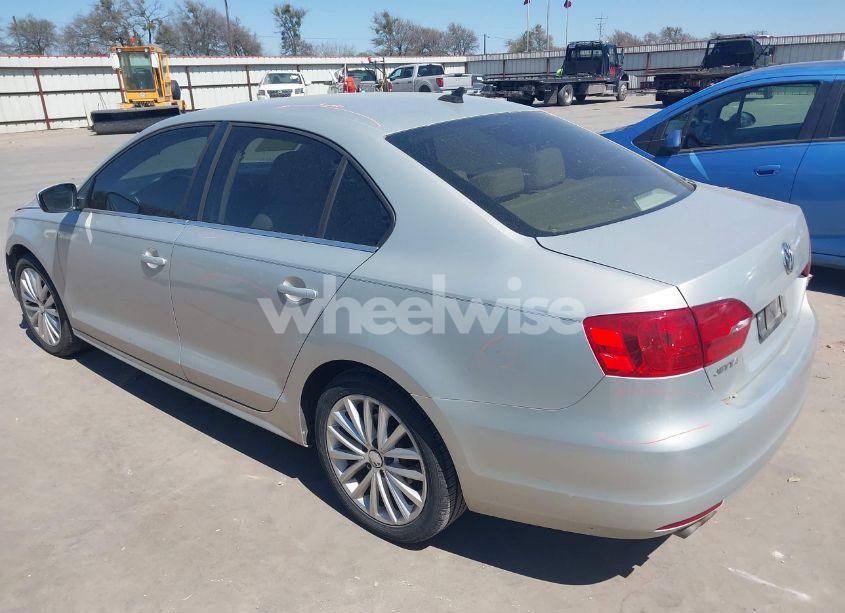Photo 3 of 2012 Volkswagen Jetta 2.5L SEL (VIN 3VWLP7AJ5CM304612)