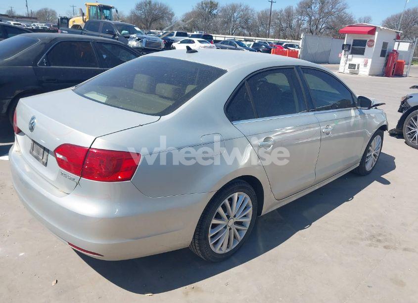 Photo 4 of 2012 Volkswagen Jetta 2.5L SEL (VIN 3VWLP7AJ5CM304612)