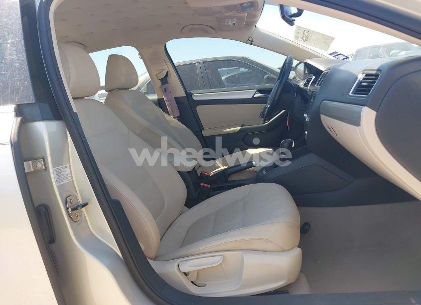 Photo 5 of 2012 Volkswagen Jetta 2.5L SEL (VIN 3VWLP7AJ5CM304612)