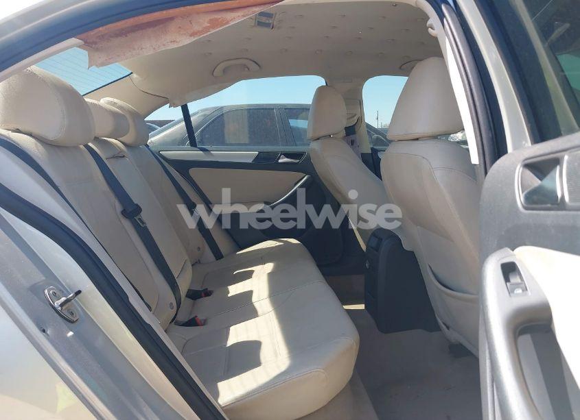 Photo 8 of 2012 Volkswagen Jetta 2.5L SEL (VIN 3VWLP7AJ5CM304612)